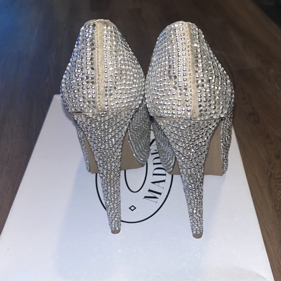 Steve Madden Silver Heel - Picture 4 of 6